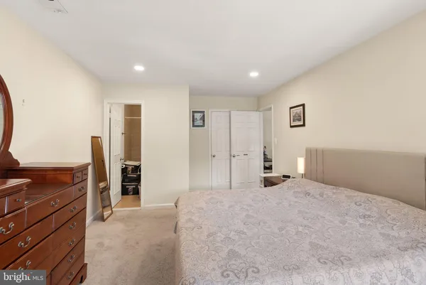 a view of a livingroom with closet