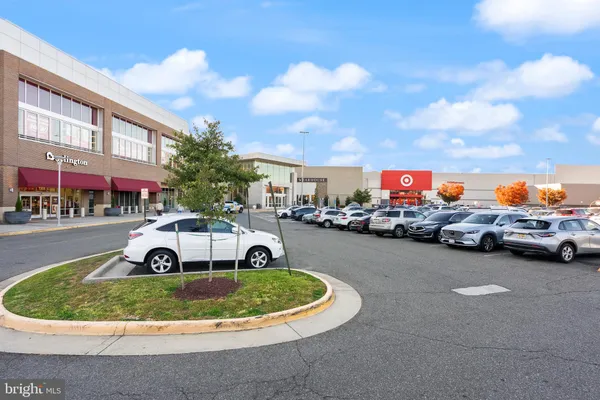 $2,700 | 6905 Keyser Way, Alexandria, VA 22310