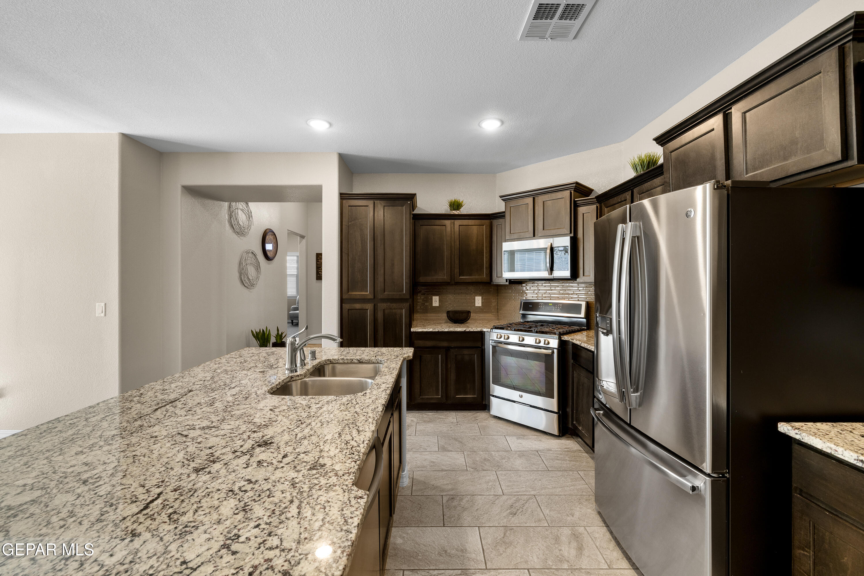 232 Golden Rise Street El Paso, TX 79928 - Photo 8 of 33 232 Golden Rise-8