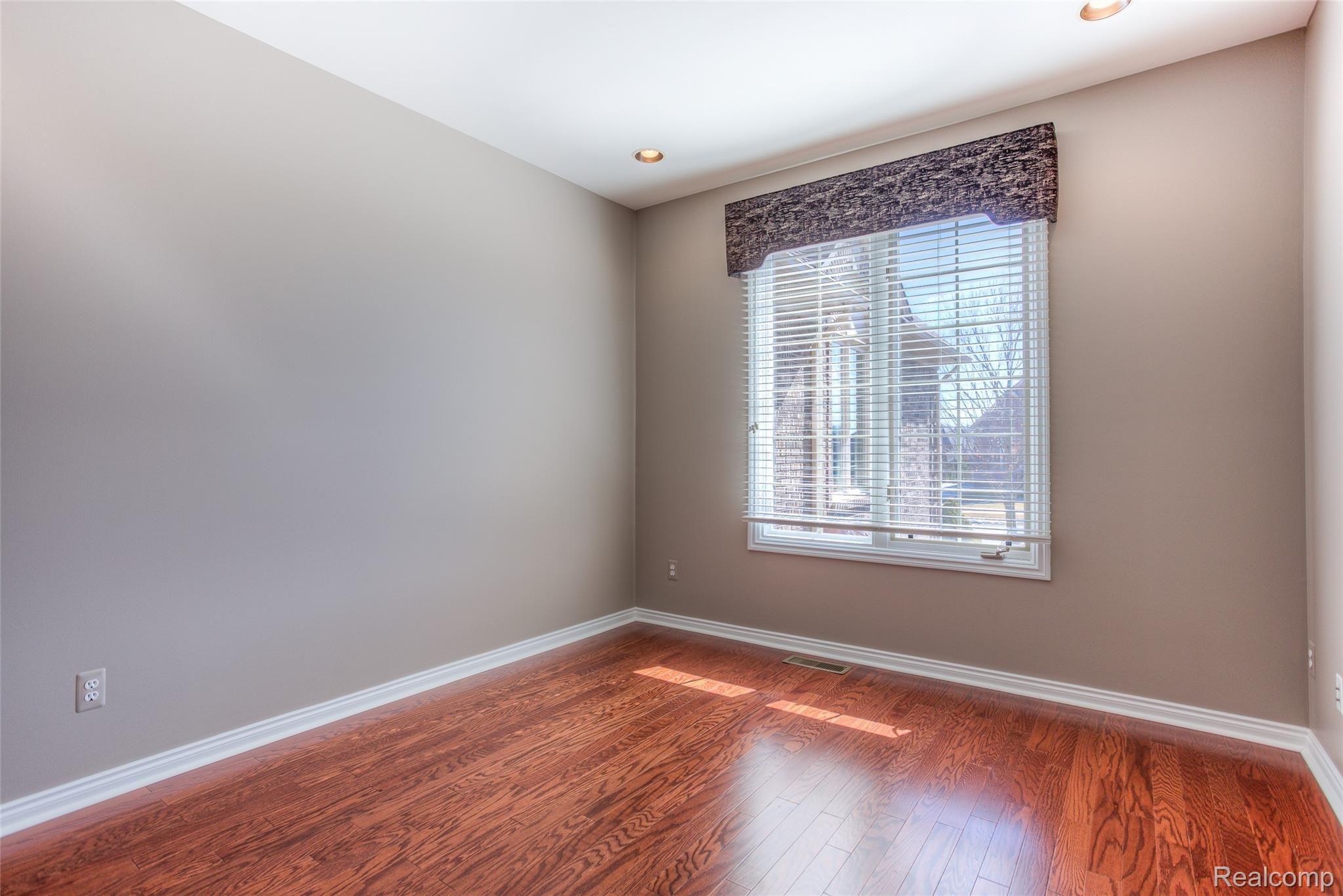 702 Panorama Drive Rochester, MI 48306 - Photo 28 of 77 702 panorama interiors (4).jpg