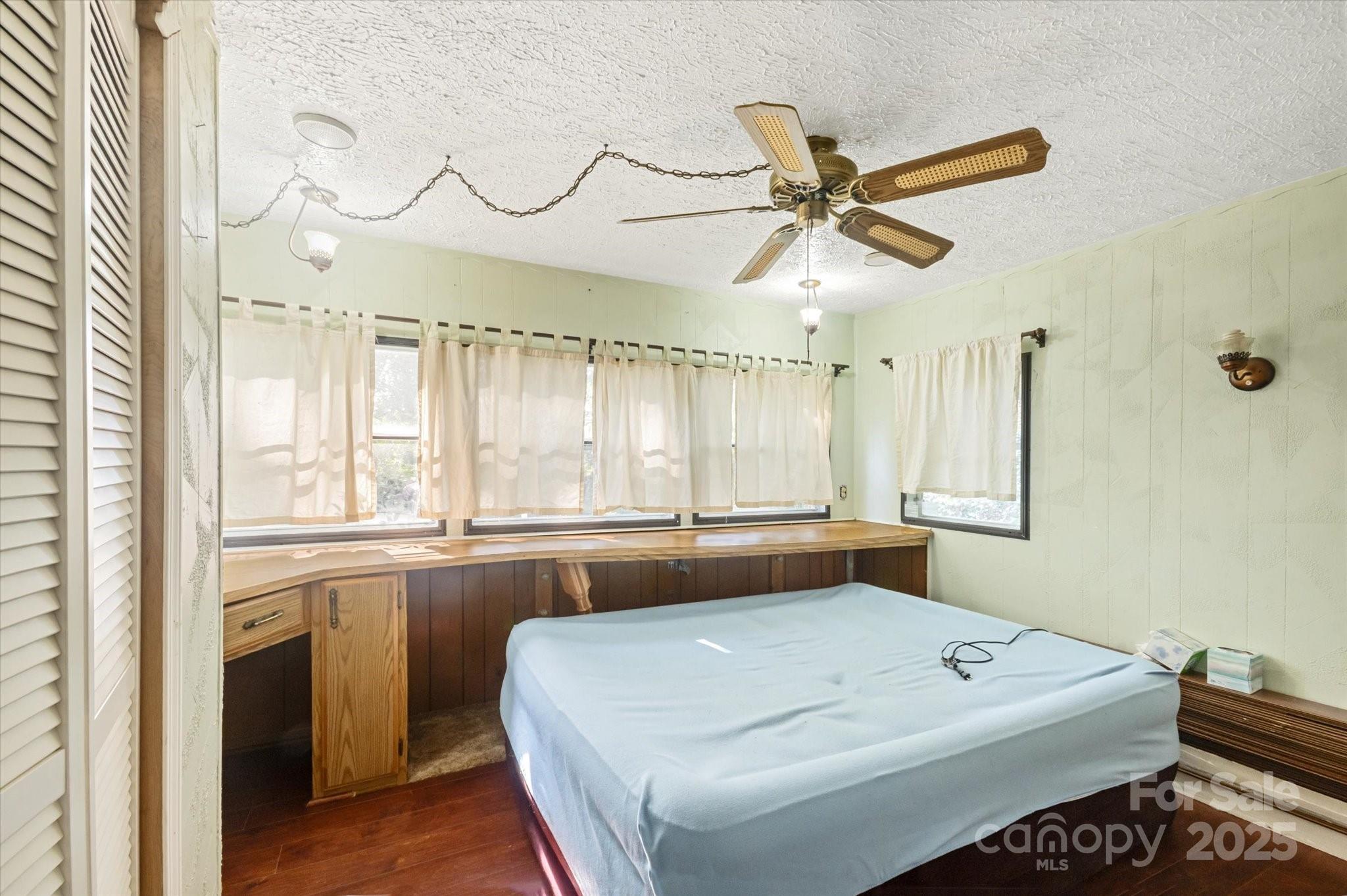 7 Maple Drive Brevard, NC 28712 - Photo 23 of 31 a very nice looking room with a large window