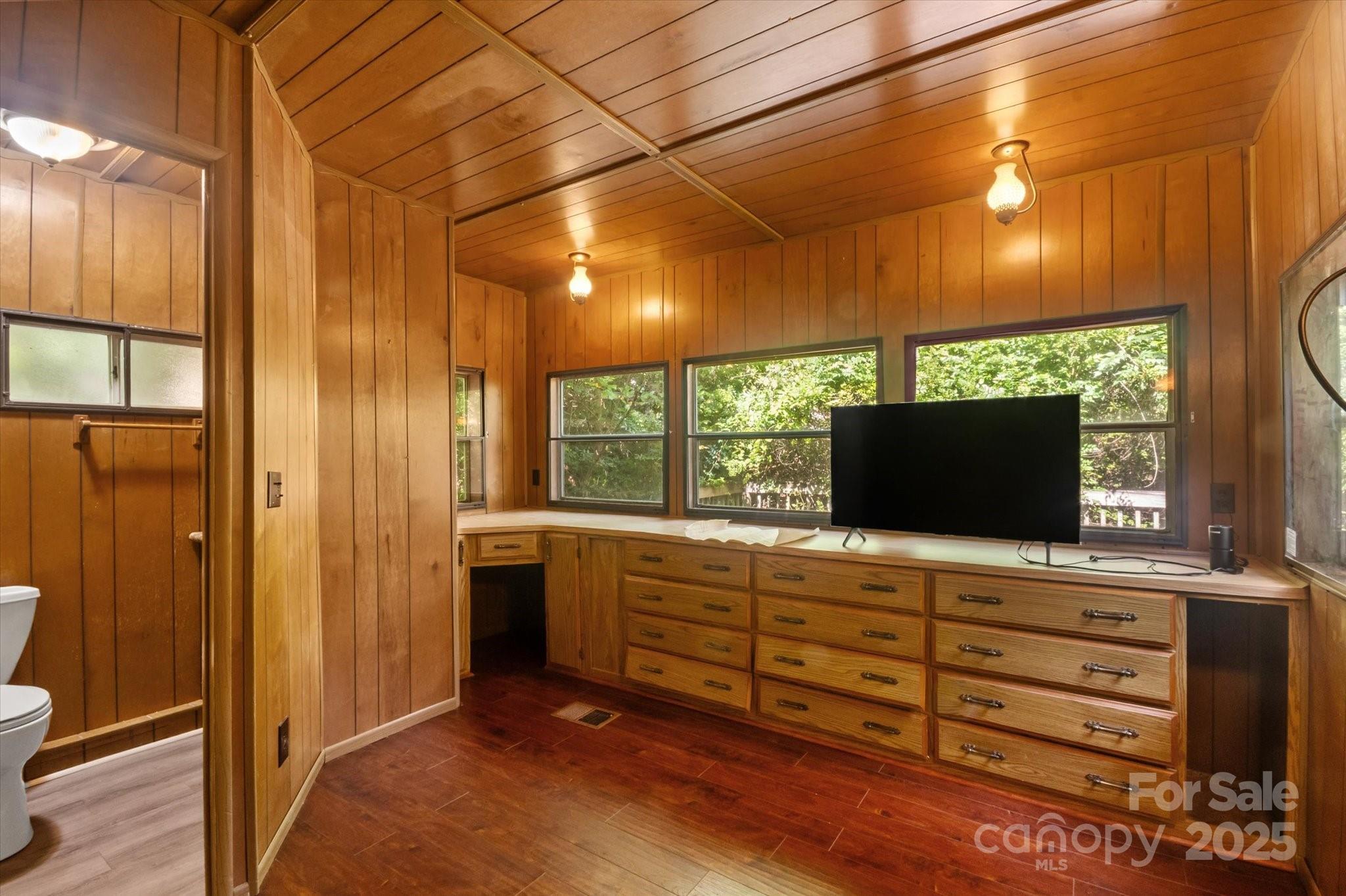 7 Maple Drive Brevard, NC 28712 - Photo 10 of 31 a room with furniture and flat screen tv