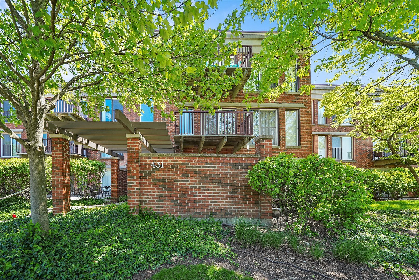 431 Kelburn Road, Unit 314 Deerfield, IL 60015 - Photo 1 of 32 Gallery Image 1
