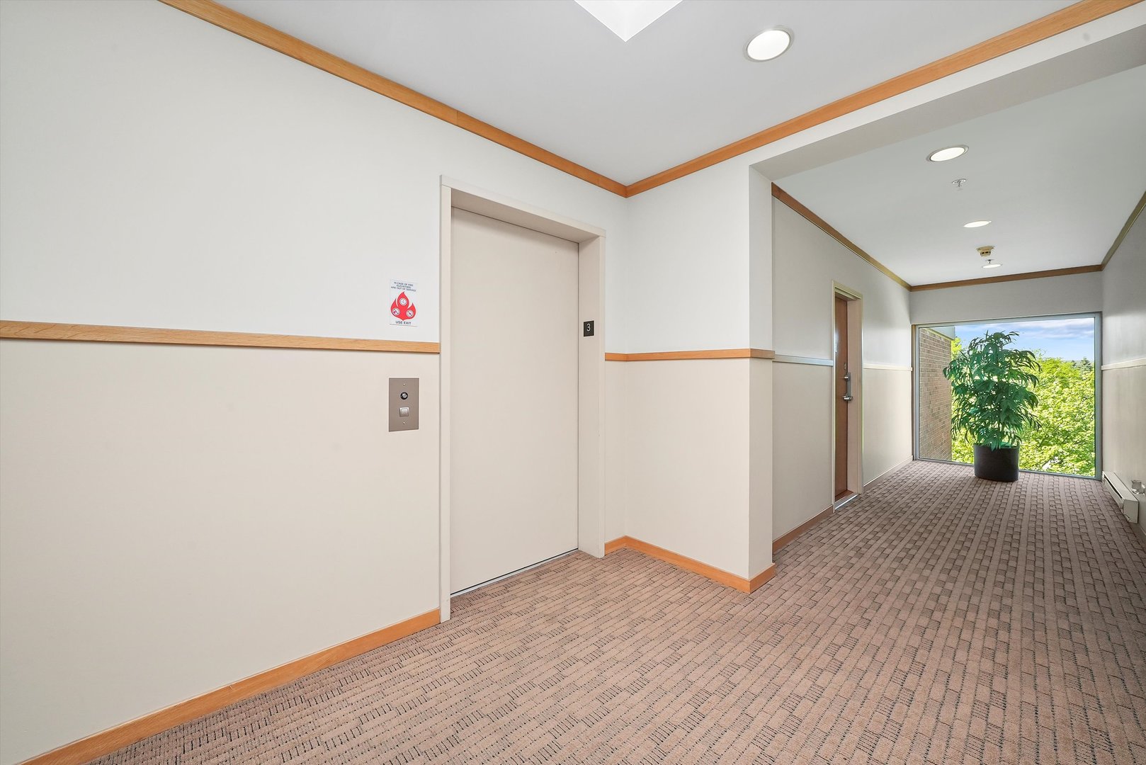 431 Kelburn Road, Unit 314 Deerfield, IL 60015 - Photo 5 of 32 Gallery Image 5