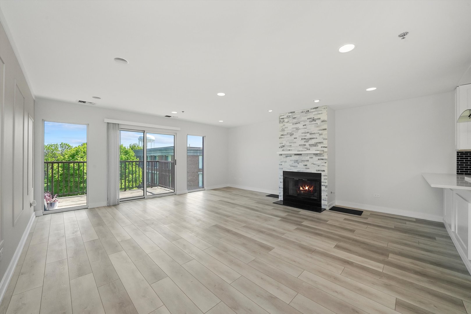 431 Kelburn Road, Unit 314 Deerfield, IL 60015 - Photo 6 of 32 Gallery Image 6