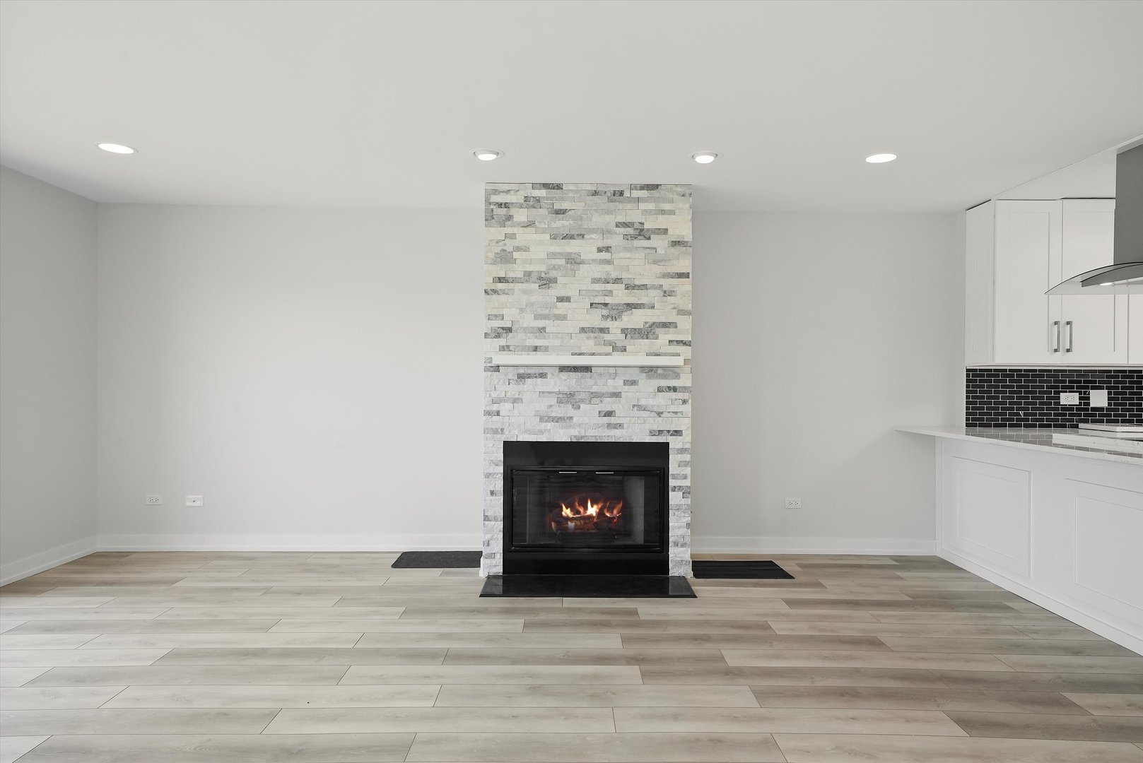 431 Kelburn Road, Unit 314 Deerfield, IL 60015 - Photo 8 of 32 Gallery Image 8