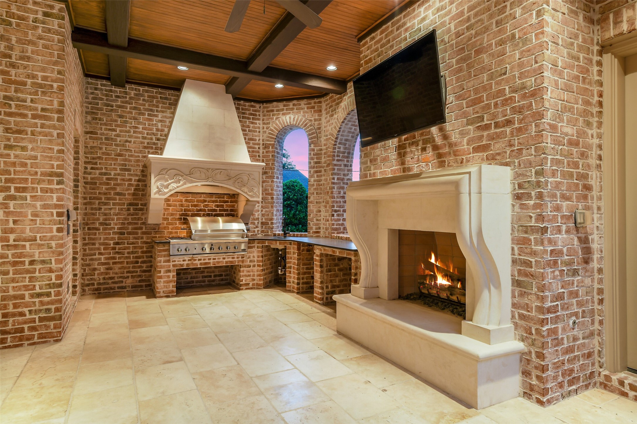 5626 Terwilliger Way Houston, TX 77056 - Photo 13 of 47 a view of empty room with a fireplace