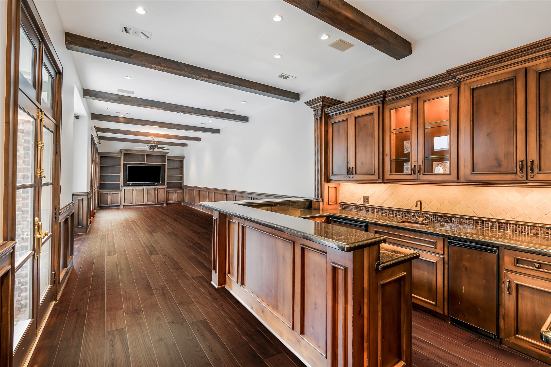 5626 Terwilliger Way Houston, TX 77056 - Photo 14 of 47 a kitchen with stainless steel appliances granite countertop a stove and cabinets