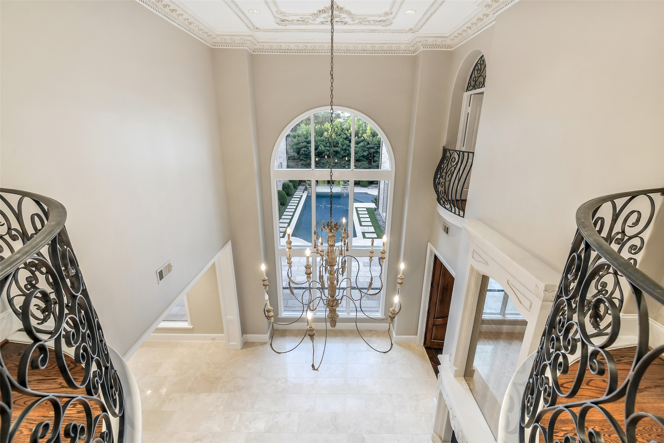 5626 Terwilliger Way Houston, TX 77056 - Photo 16 of 47 a living room with furniture and a floor to ceiling window