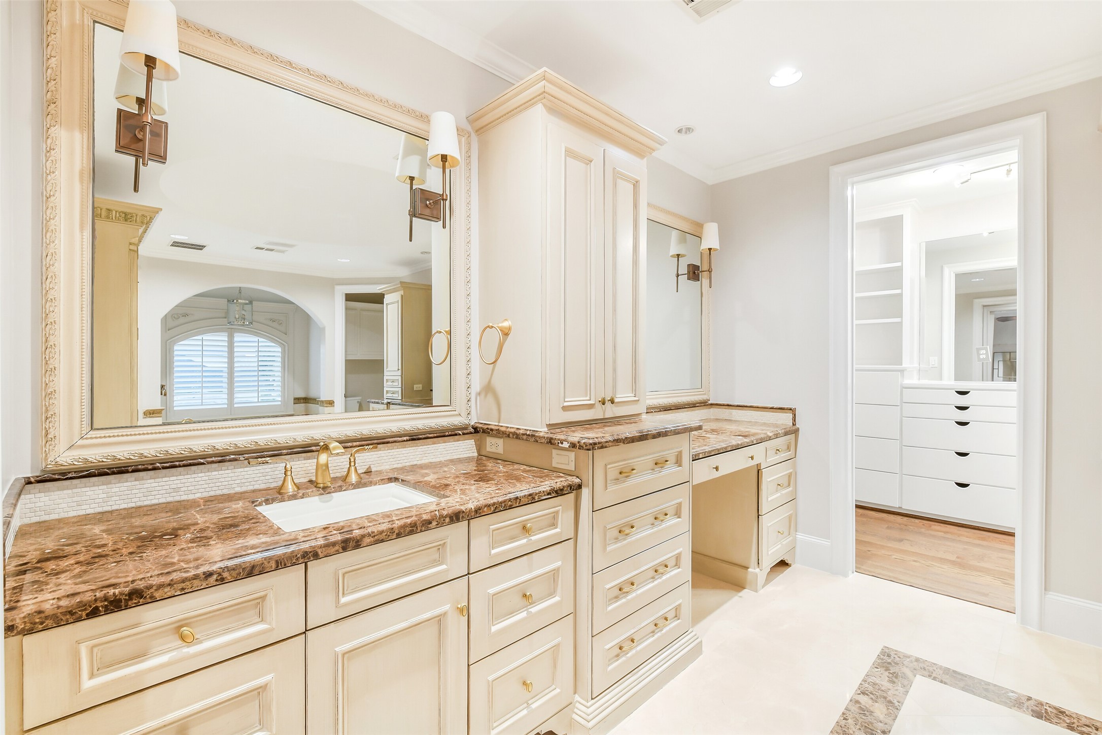 5626 Terwilliger Way Houston, TX 77056 - Photo 20 of 47 a spacious bathroom with a granite countertop sink mirror and