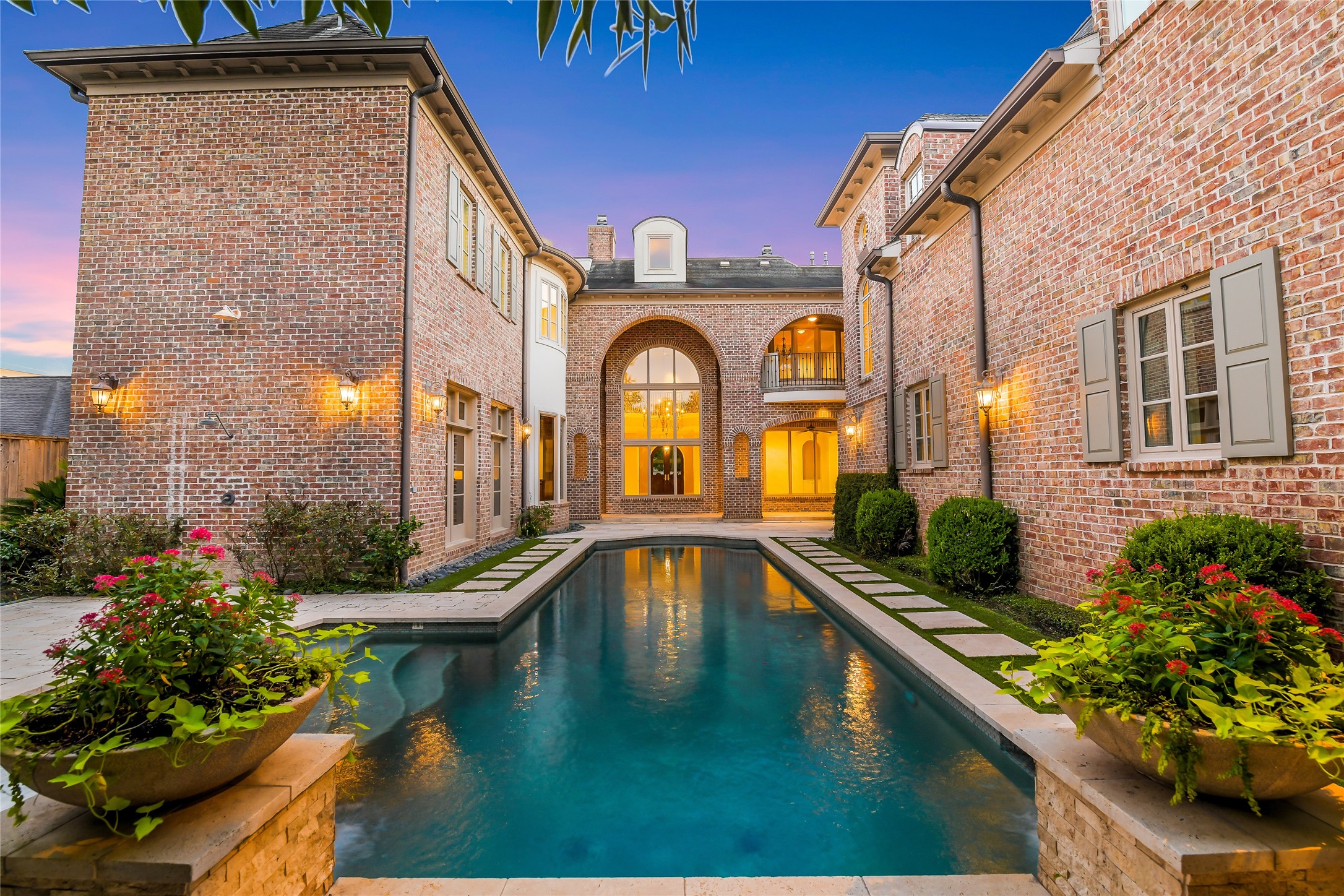 5626 Terwilliger Way Houston, TX 77056 - Photo 2 of 47 a front view of a house with swimming pool