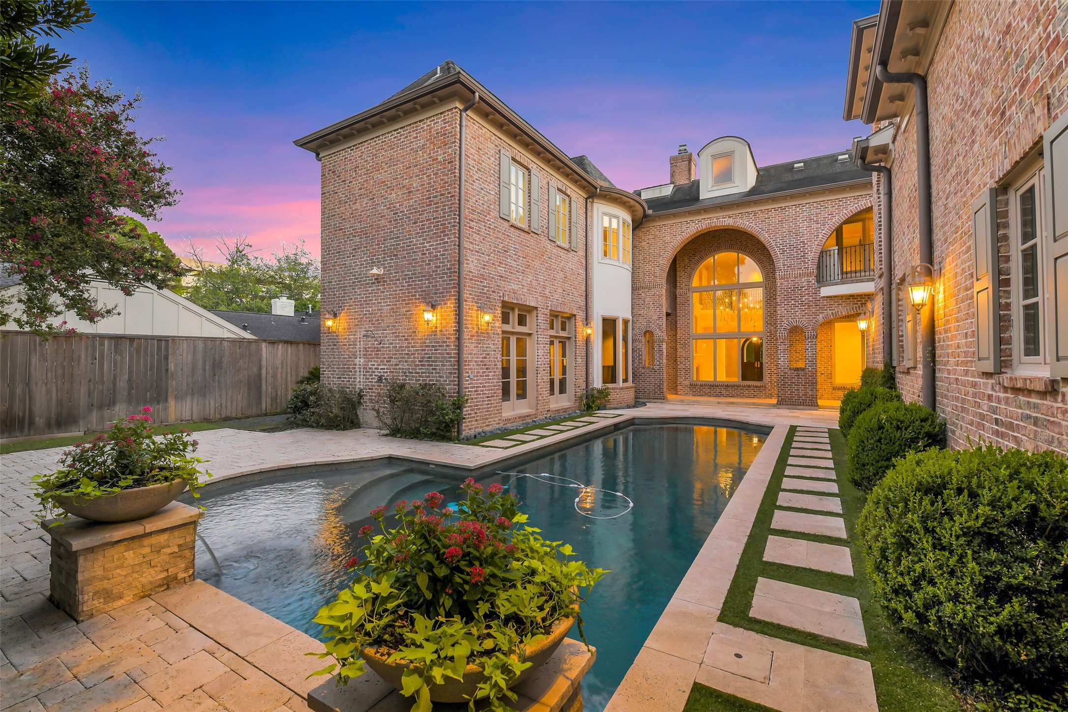 5626 Terwilliger Way Houston, TX 77056 - Photo 26 of 47 a front view of a house with swimming pool