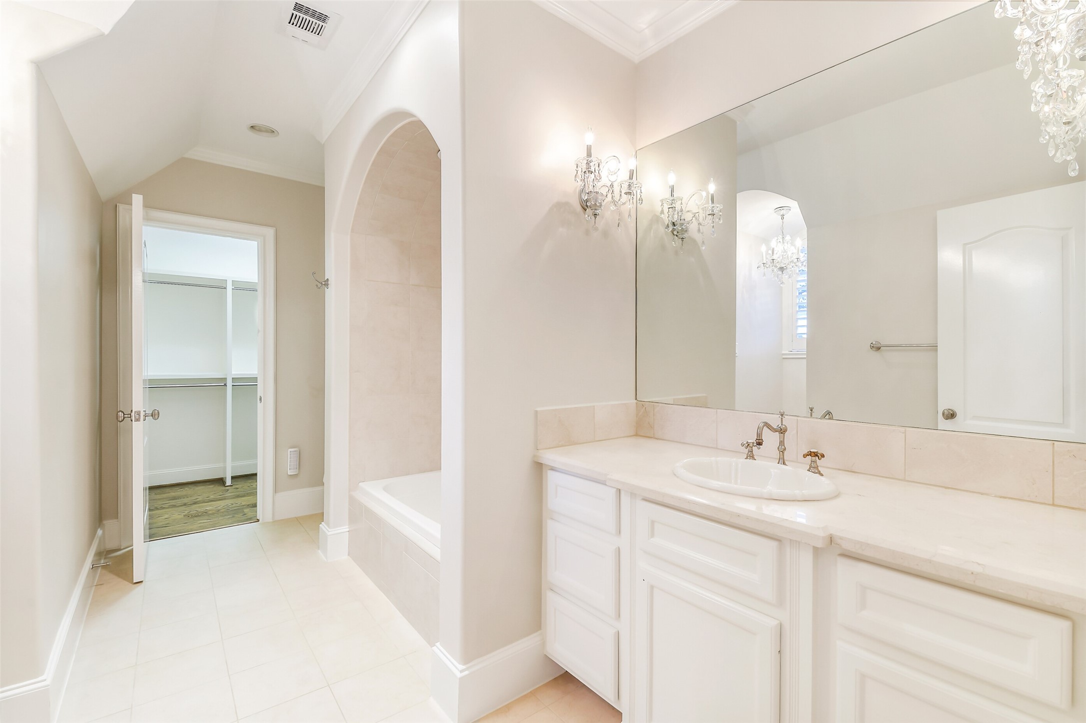 5626 Terwilliger Way Houston, TX 77056 - Photo 30 of 47 a spacious bathroom with a double vanity sink a mirror and a bathtub