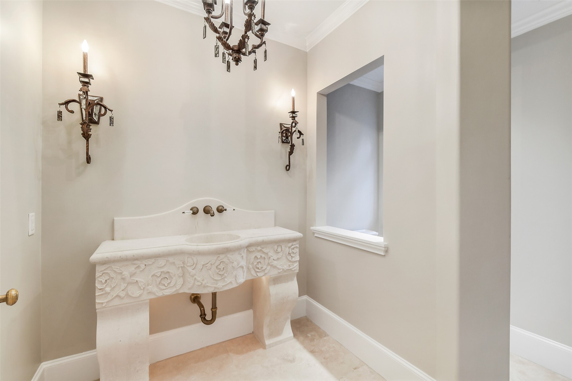 5626 Terwilliger Way Houston, TX 77056 - Photo 35 of 47 a bathroom with a sink and a mirror