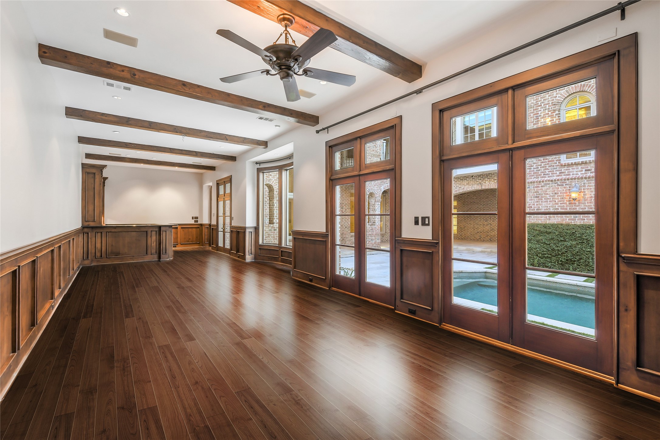 5626 Terwilliger Way Houston, TX 77056 - Photo 45 of 47 a view of an entryway with wooden floor