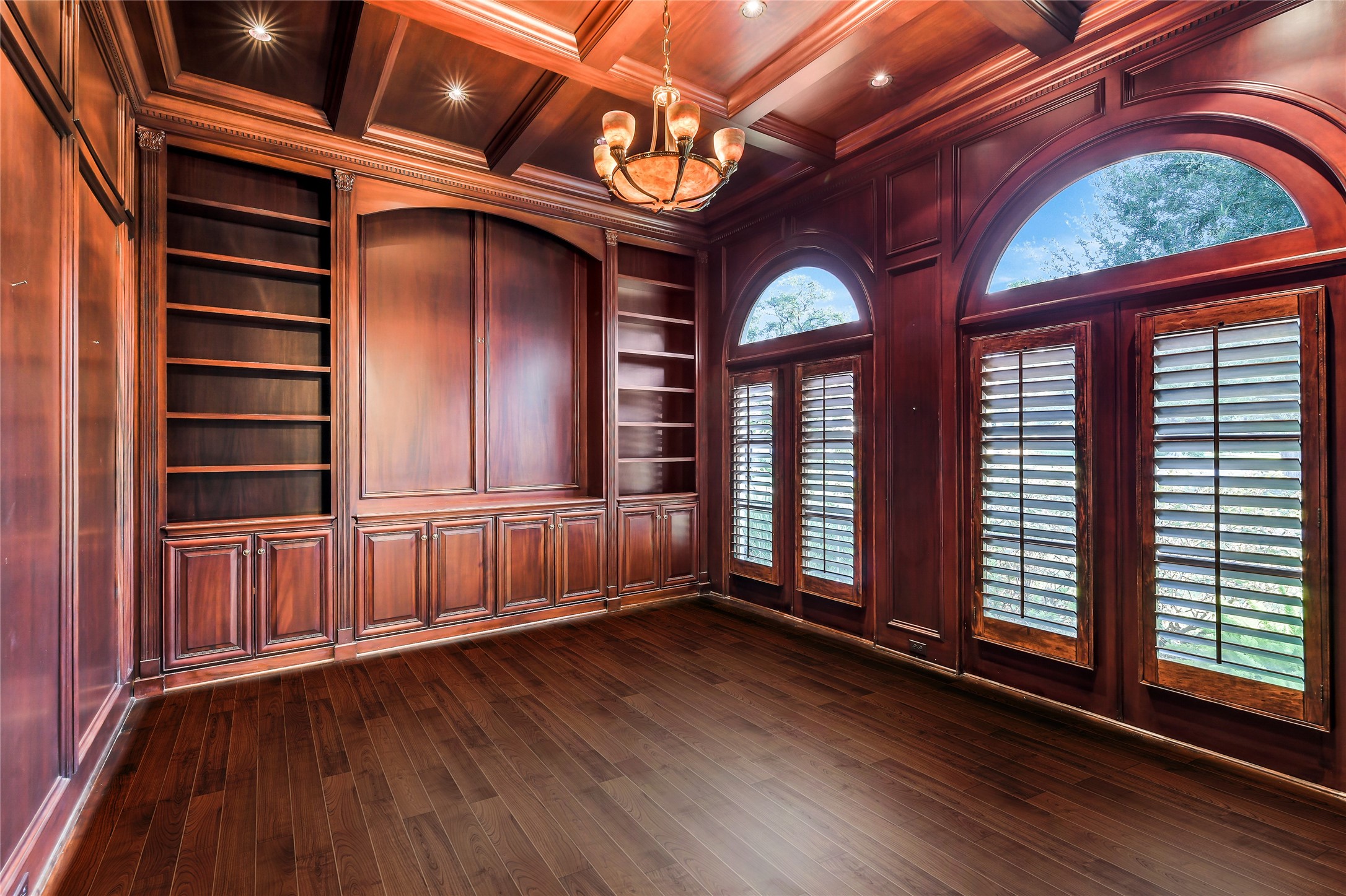 5626 Terwilliger Way Houston, TX 77056 - Photo 9 of 47 an empty room with wooden floor and windows