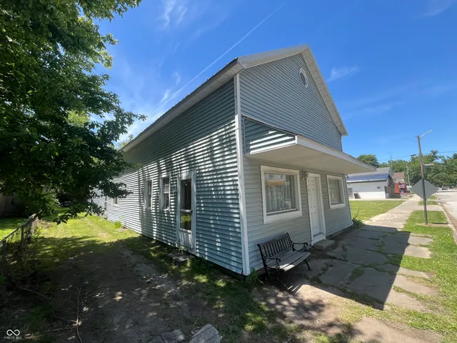 $44,900 | 105 North Broad Street, Mooreland, IN 47360