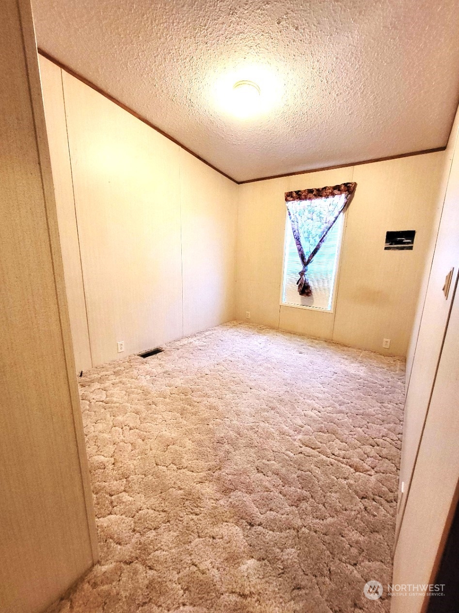 2285 Basin Street Southwest, Unit 11 Ephrata, WA 98823 - Photo 12 of 27 en empty room with windows