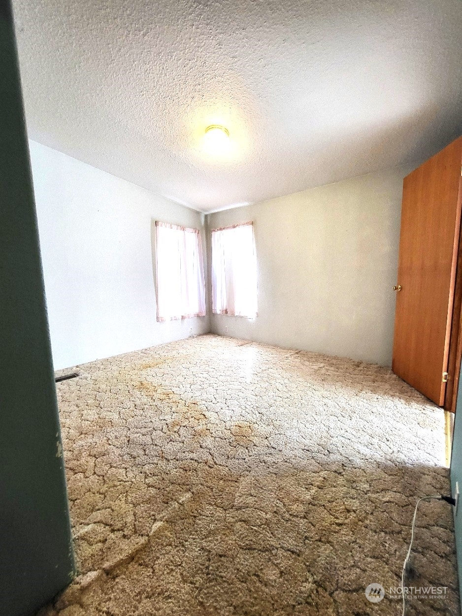 2285 Basin Street Southwest, Unit 11 Ephrata, WA 98823 - Photo 16 of 27 an empty room with a natural light