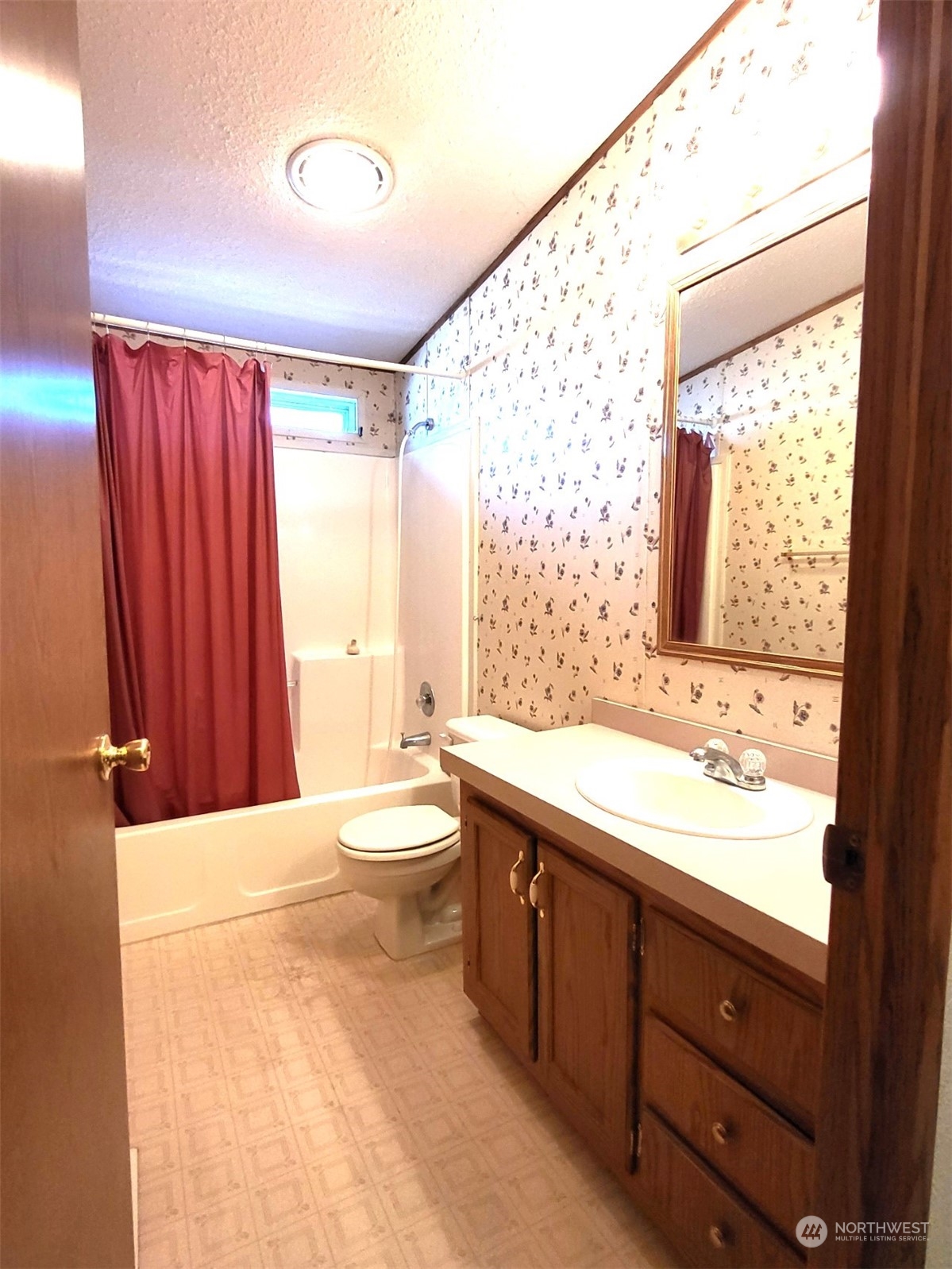 2285 Basin Street Southwest, Unit 11 Ephrata, WA 98823 - Photo 22 of 27 a bathroom with a sink a toilet and shower