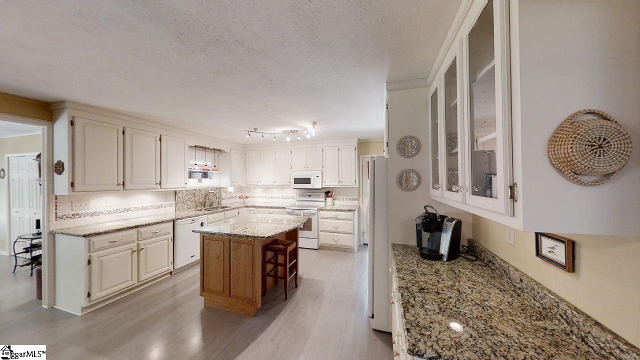 11 Berryhill Road Greenville, SC 29615 - Photo 11 of 36 Gallery Image 11
