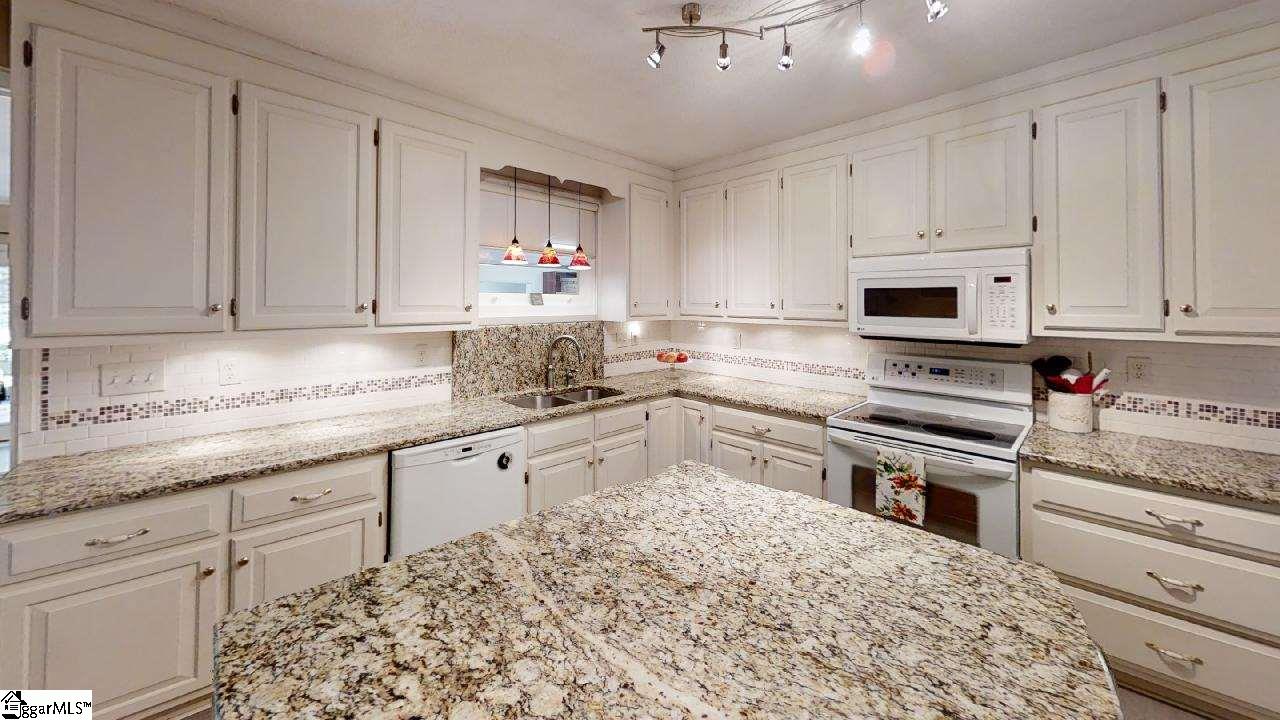 11 Berryhill Road Greenville, SC 29615 - Photo 12 of 36 Gallery Image 12