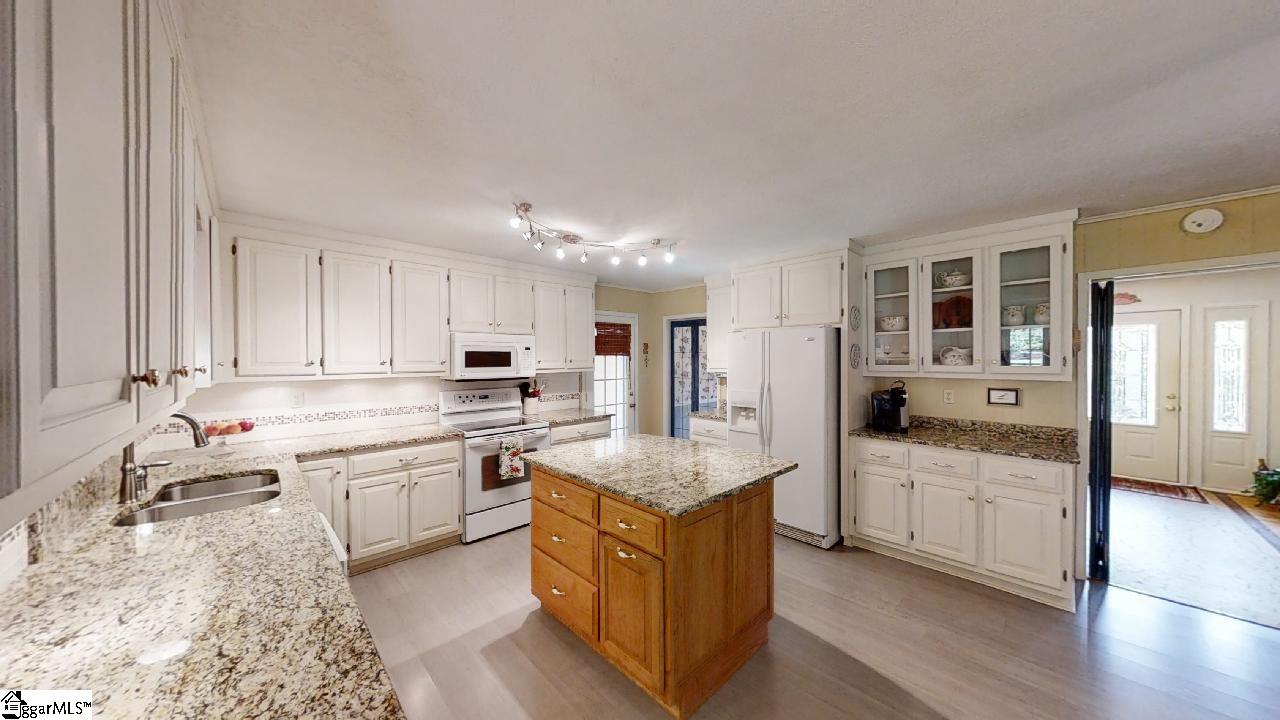 11 Berryhill Road Greenville, SC 29615 - Photo 4 of 36 Gallery Image 4