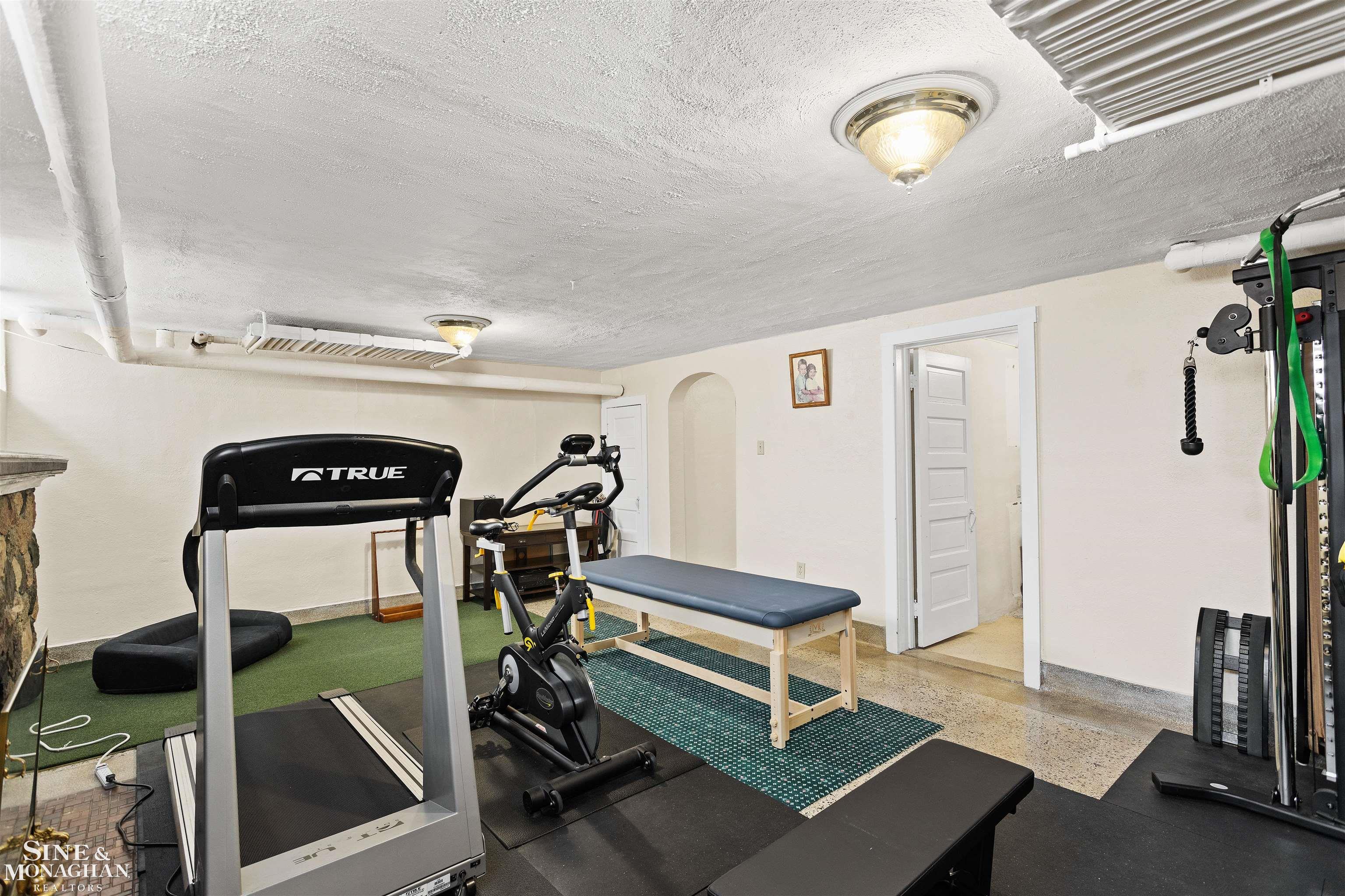 188 Kerby Road Grosse Pointe, MI 48236 - Photo 40 of 63 50173272-095fccbd-531c-49f8-9940-e56d3cb89580.JPG