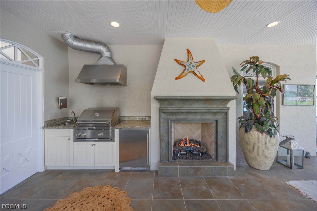 528 Lighthouse Way Sanibel, FL 33957 - Photo 38 of 49 a view of a livingroom with a fireplace and cabinet