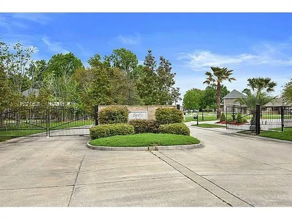 $105,000 | 2005 Emily Oaks Drive, Meraux, LA 70075