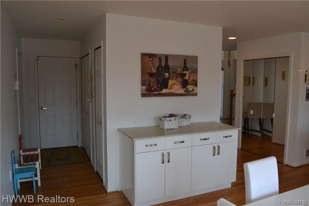 628 Seabrook Drive Rochester, MI 48307 - Photo 12 of 25 12 - Breakfast.JPG
