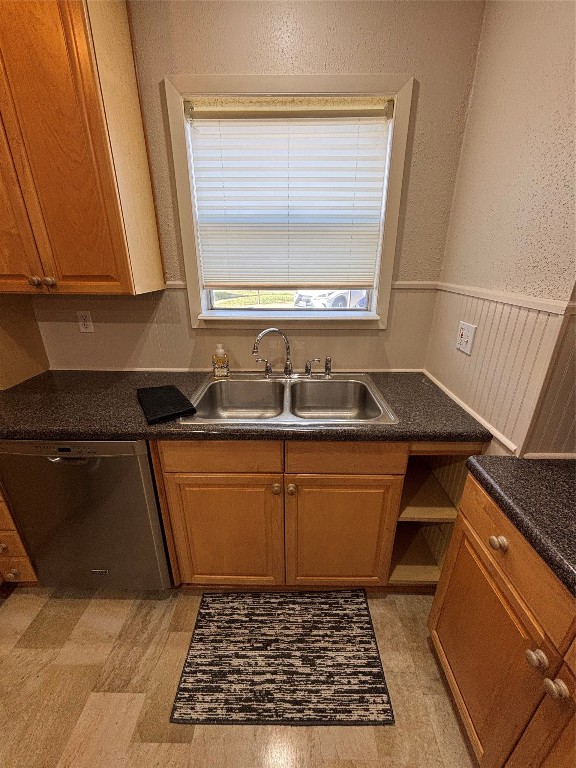 14515 Wunderlich Drive, Unit 315 Houston, TX 77069 - Photo 10 of 37 a close view of sink and washing machine