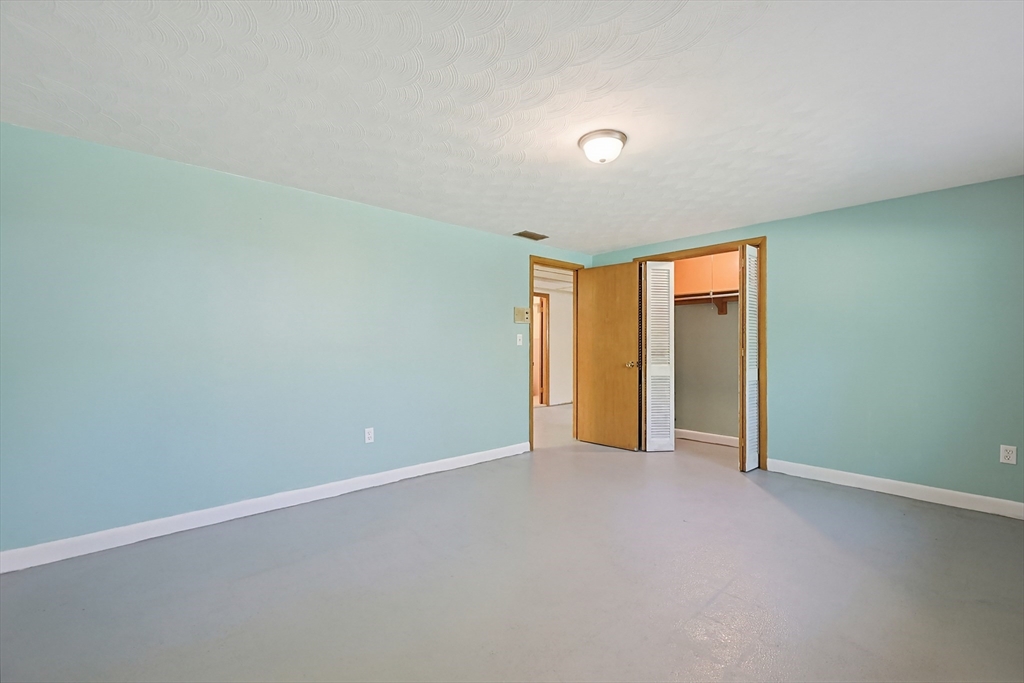 21 Daggett Road Attleboro, MA 02703 - Photo 27 of 39