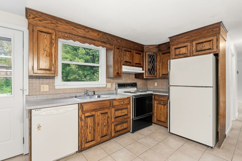 67 Abby Road Braintree, MA 02184 - Photo 5 of 42 Gallery Image 5