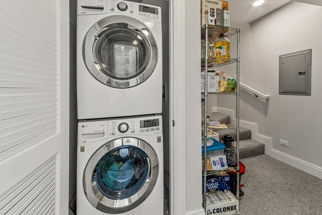 $3,005 | 856 North Hermitage Avenue, Unit 1R, Chicago, IL 60622