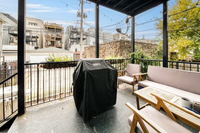 $3,005 | 856 North Hermitage Avenue, Unit 1R, Chicago, IL 60622