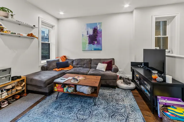 $3,005 | 856 North Hermitage Avenue, Unit 1R, Chicago, IL 60622