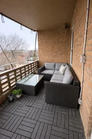 a view of sitting area with furniture