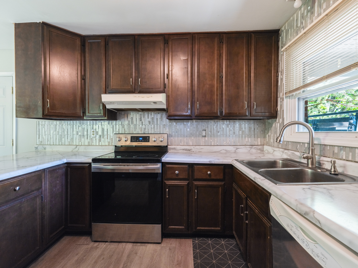3209 West Westport Road Peoria, IL 61615 - Photo 2 of 59