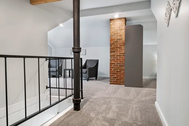 $1,895 | 1223 East Oakland Avenue, Bloomington, IL 61701