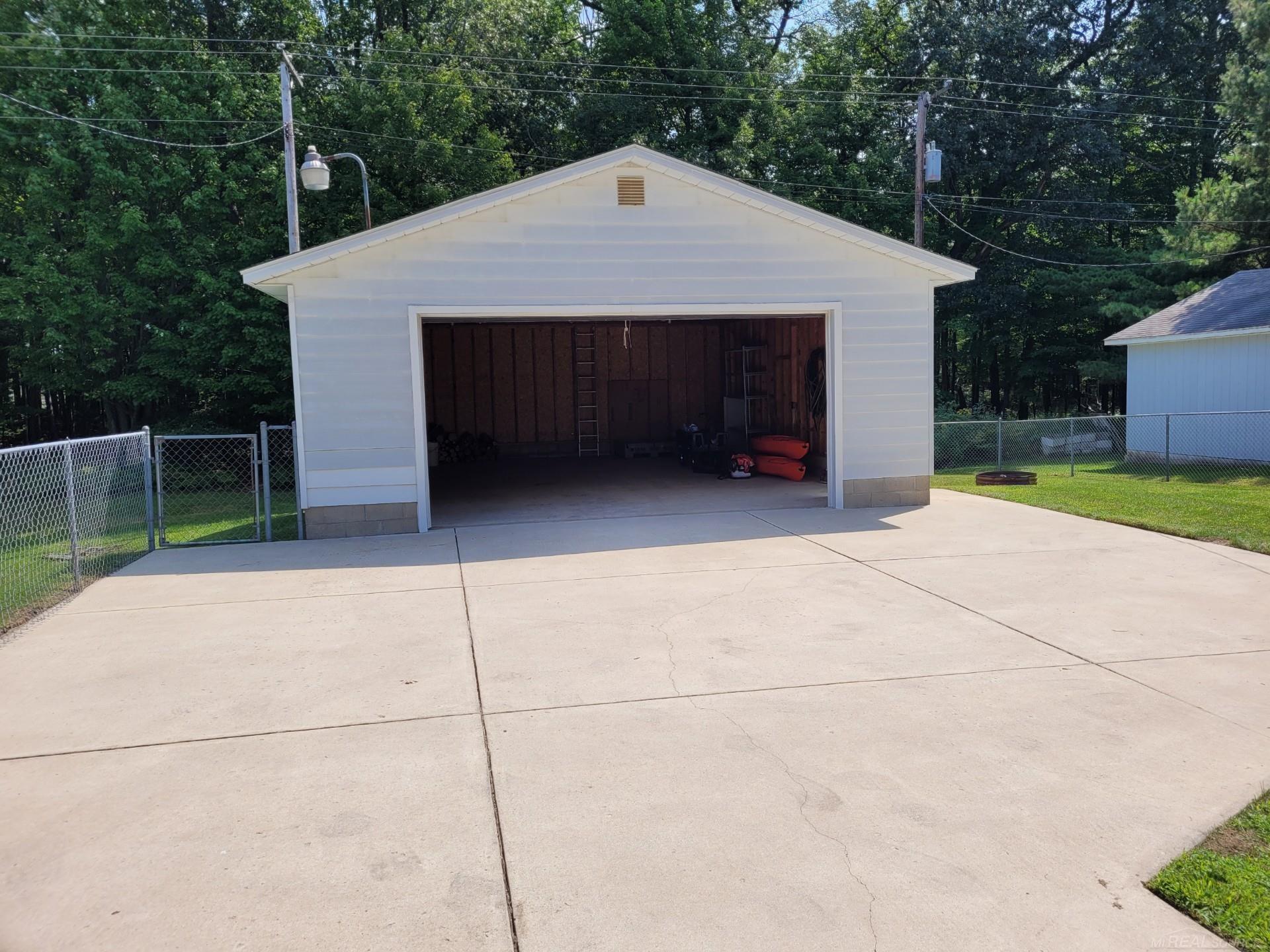 5939 Port Austin Road Caseville, MI 48725 - Photo 16 of 29 50087489-15.JPG