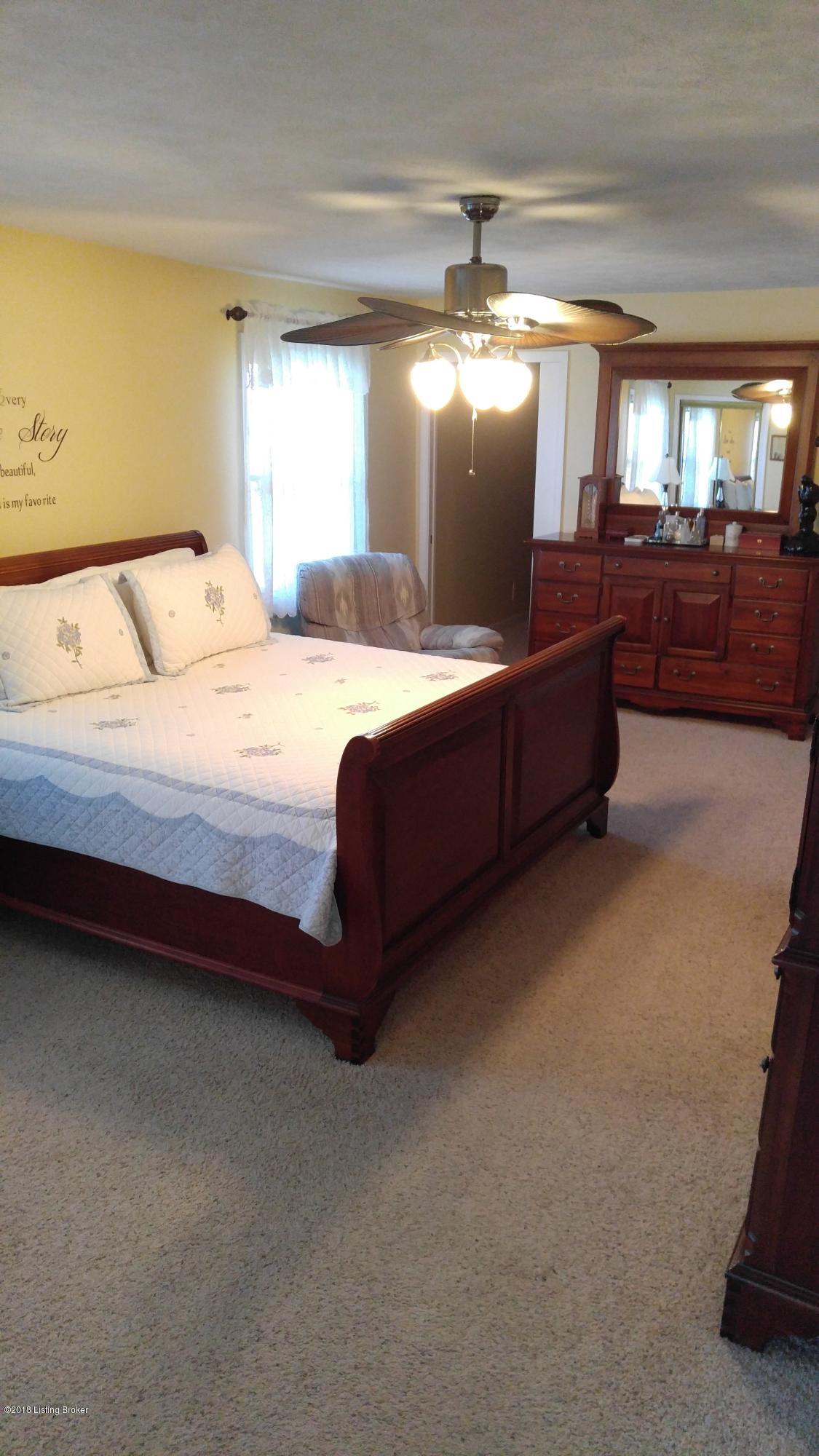 10227 Blue Lick Road Louisville, KY 40229 - Photo 31 of 43 0411181542b