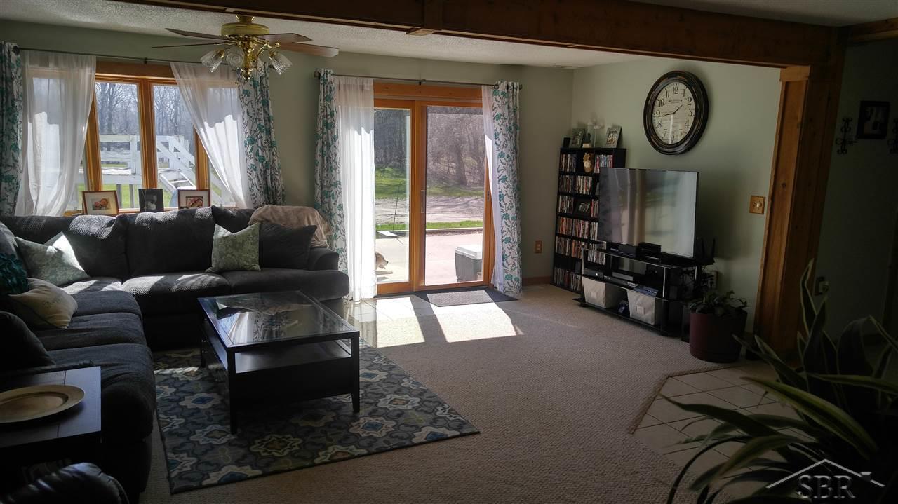 615 Adams Road Saginaw, MI 48609 - Photo 9 of 41 31288527-8.JPG