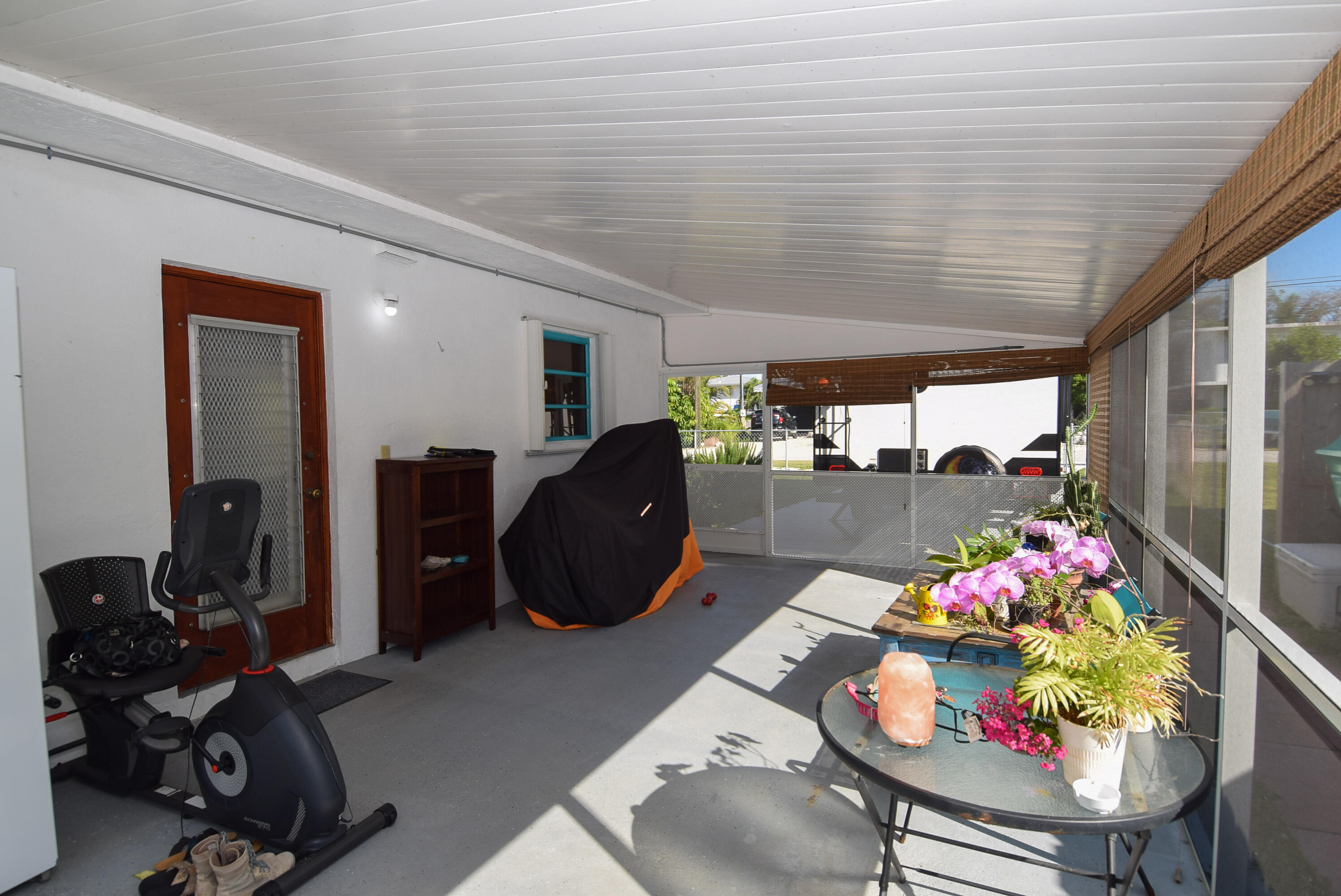 237 2nd Road Key Largo, FL 33037 - Photo 13 of 25 a room with furniture and gym equipment