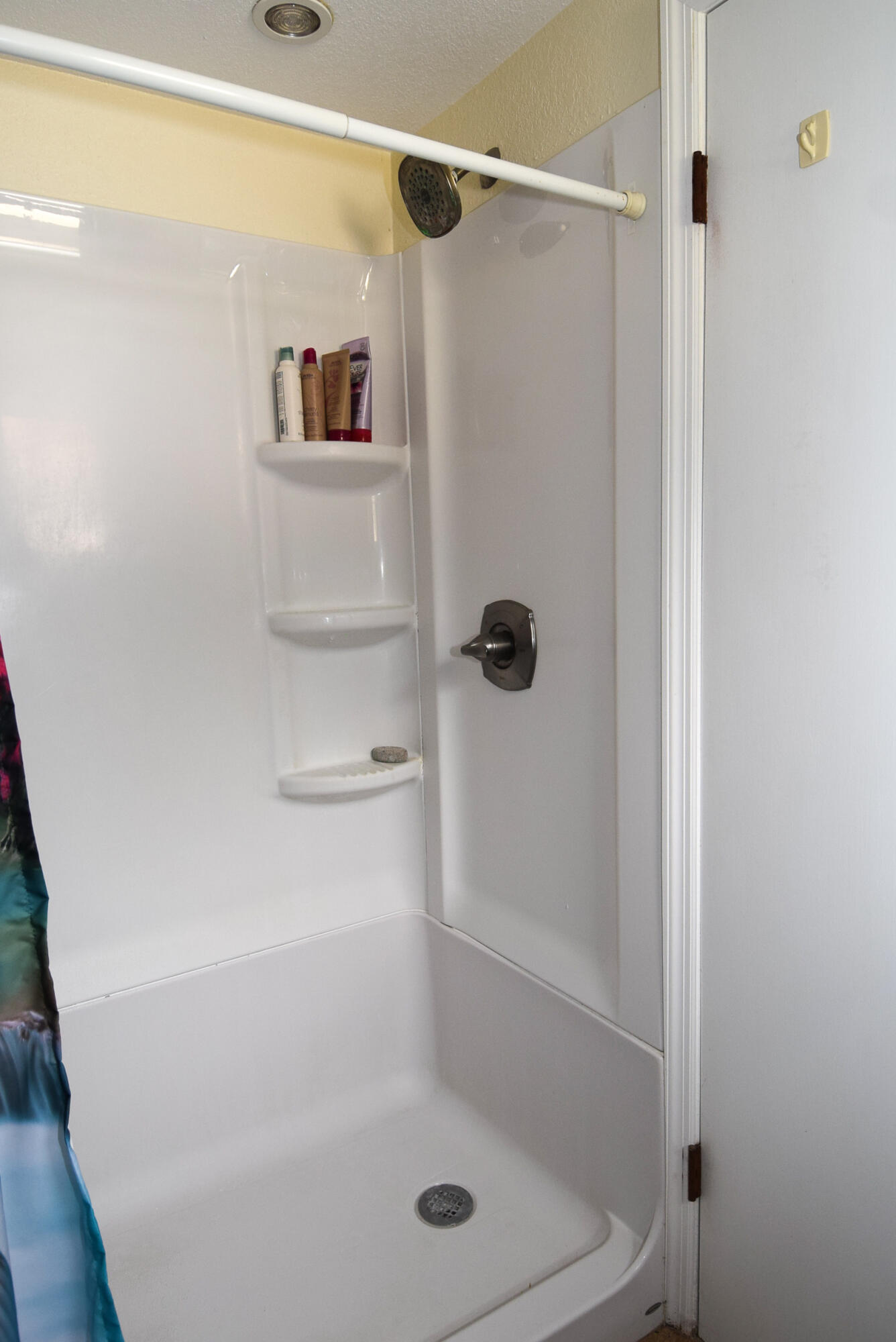 237 2nd Road Key Largo, FL 33037 - Photo 16 of 25 a bathroom with a shower