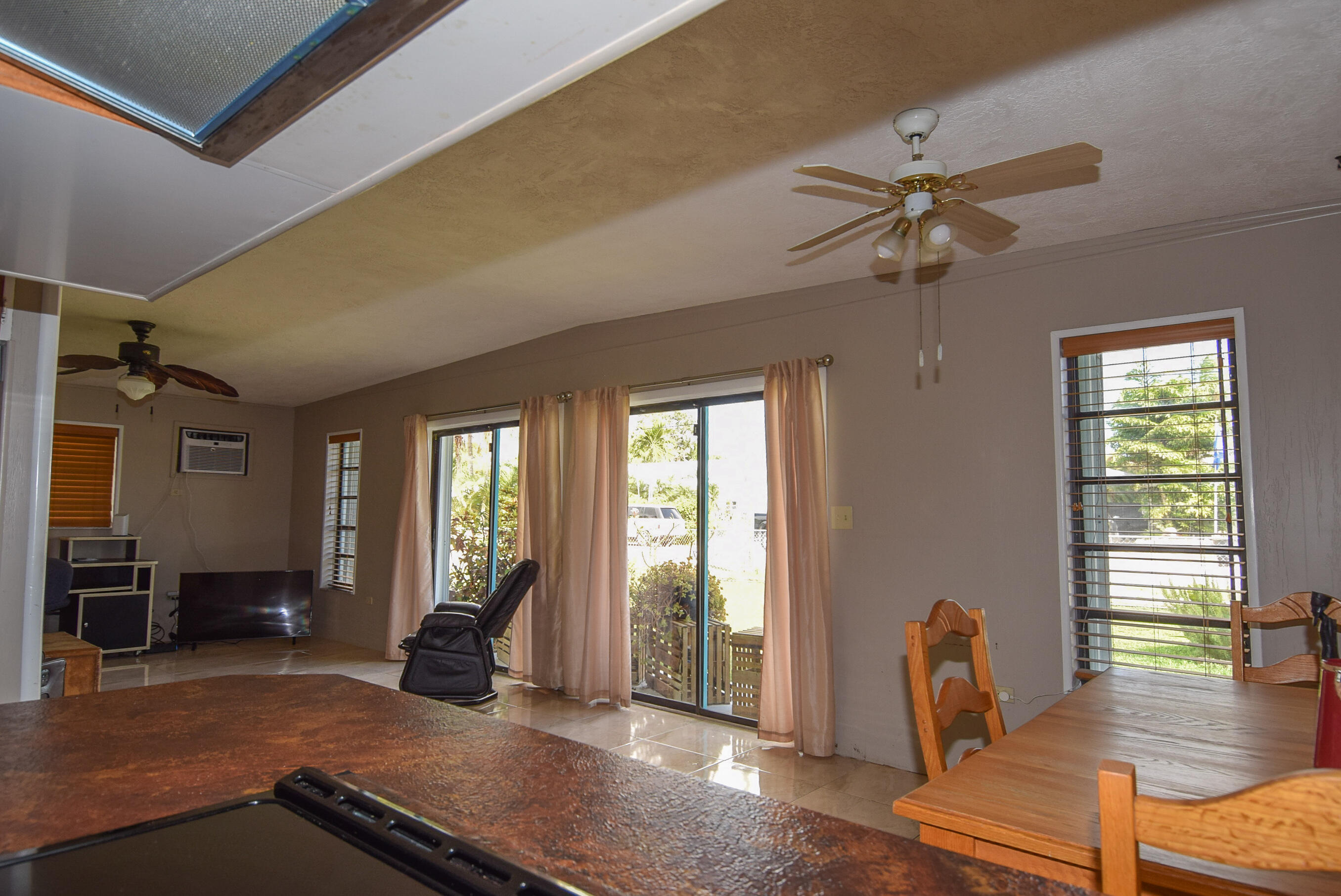 237 2nd Road Key Largo, FL 33037 - Photo 7 of 25 a living room with furniture