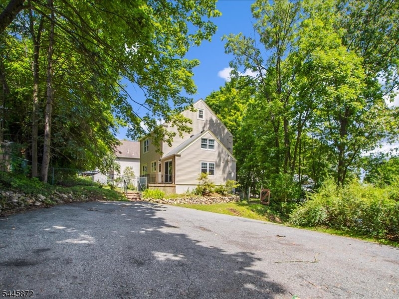 35 Jordan Terrace Dover, NJ 07801 - Photo 3 of 33