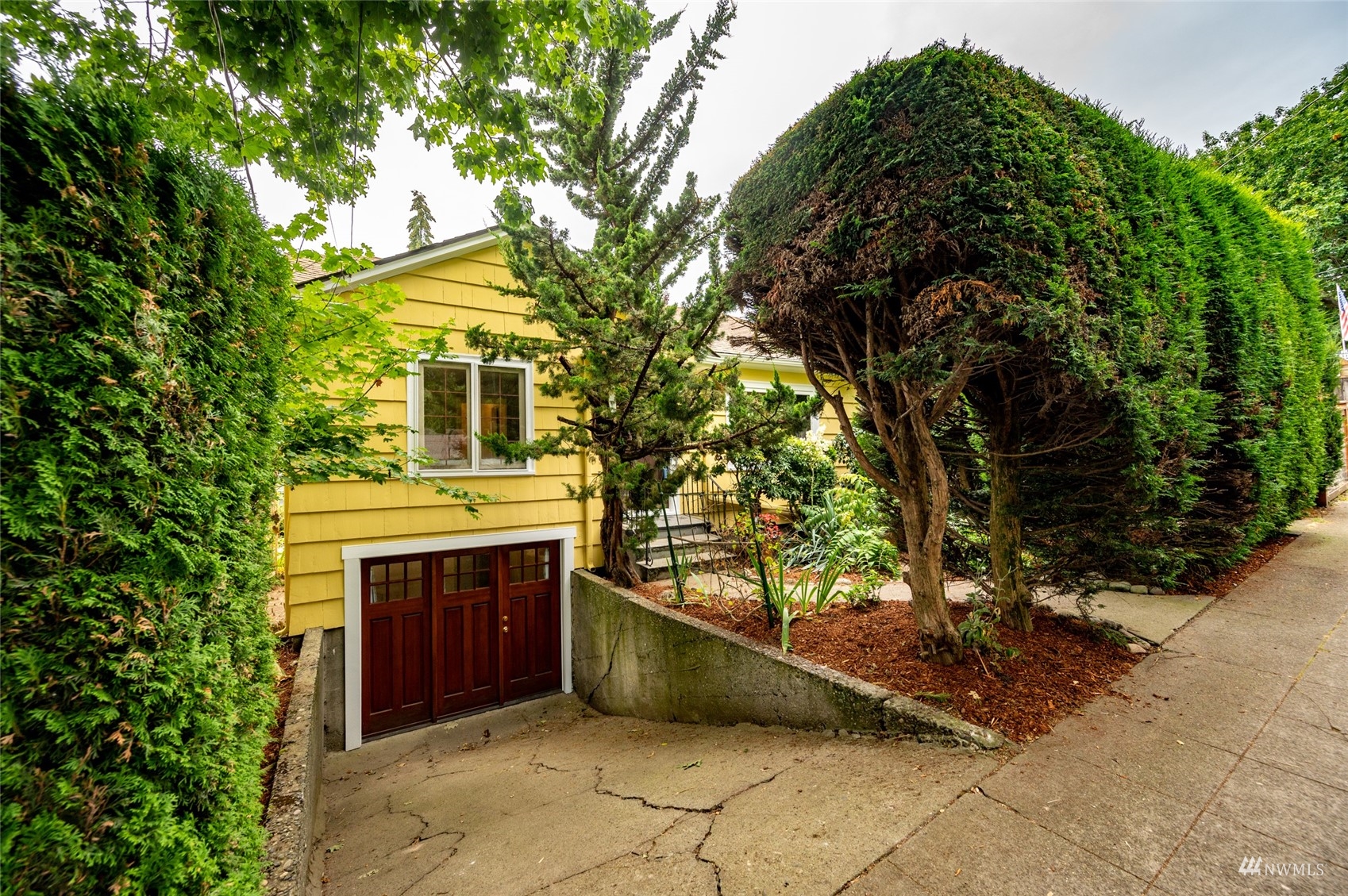 2113 North 40th Street Seattle, WA 98103 - Photo 3 of 37 Gallery Image 3