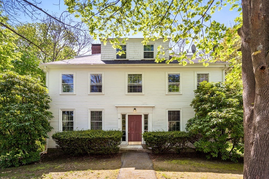 44 Stockbridge Road Scituate, MA 02066 - Photo 1 of 24 a front view of a house with garden