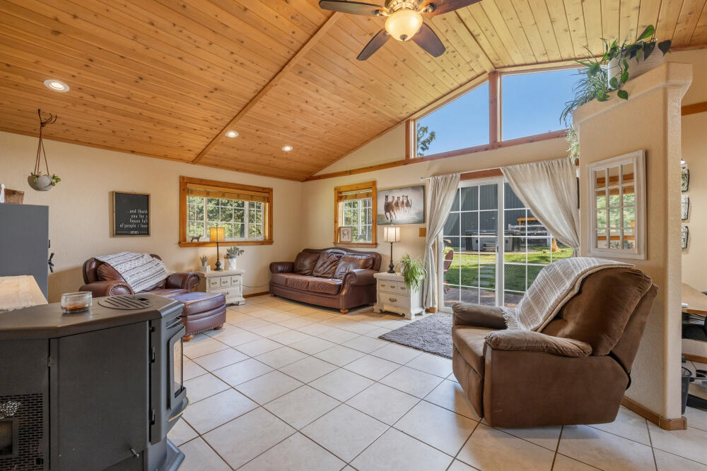 16320 Hillcrest Road Klamath Falls, OR 97603 - Photo 13 of 39 12 - 16320HillcrestRd-80